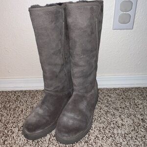 UGG Women's Gray Winter Boots